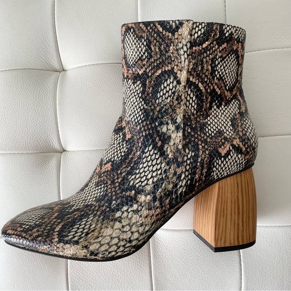 Sanctuary Shoes - NEW Sanctuary Bossanova Leather Snake Print Ankle Booties